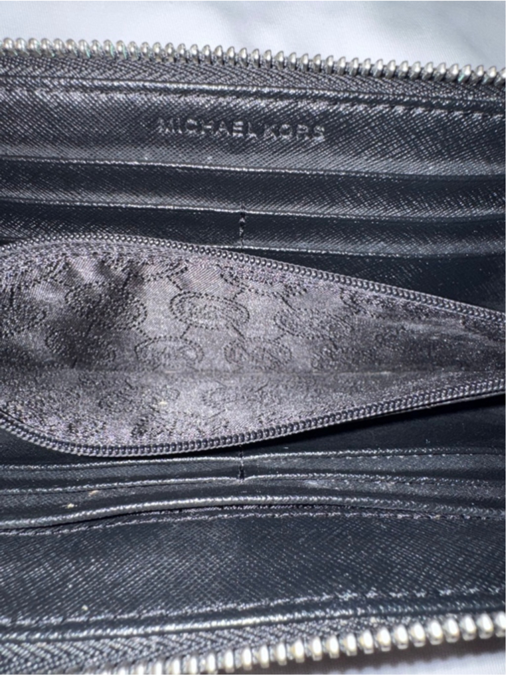Michael Kors Houndstooth Zip Around Wallet Black White Pink
π€π€π - Picture 6 of 6